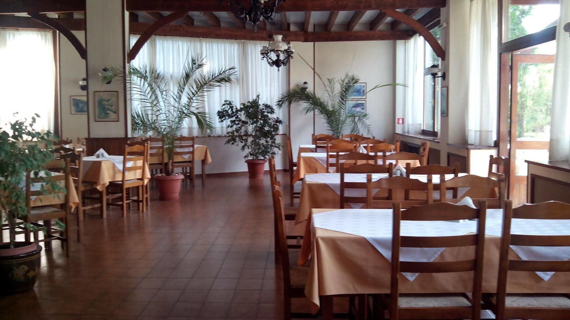 Rodopi Hotel โคโมทินี ภายนอก รูปภาพ