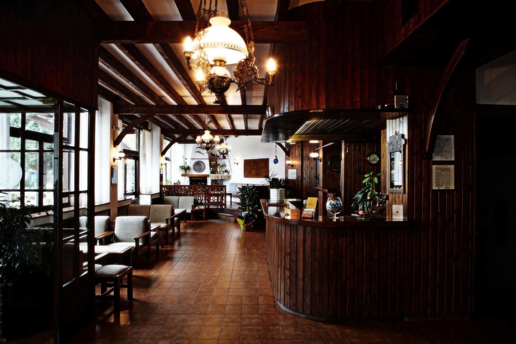 Rodopi Hotel โคโมทินี ภายนอก รูปภาพ