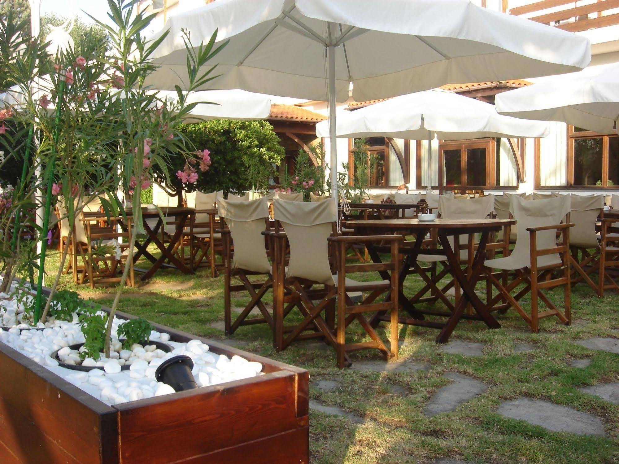 Rodopi Hotel โคโมทินี ภายนอก รูปภาพ